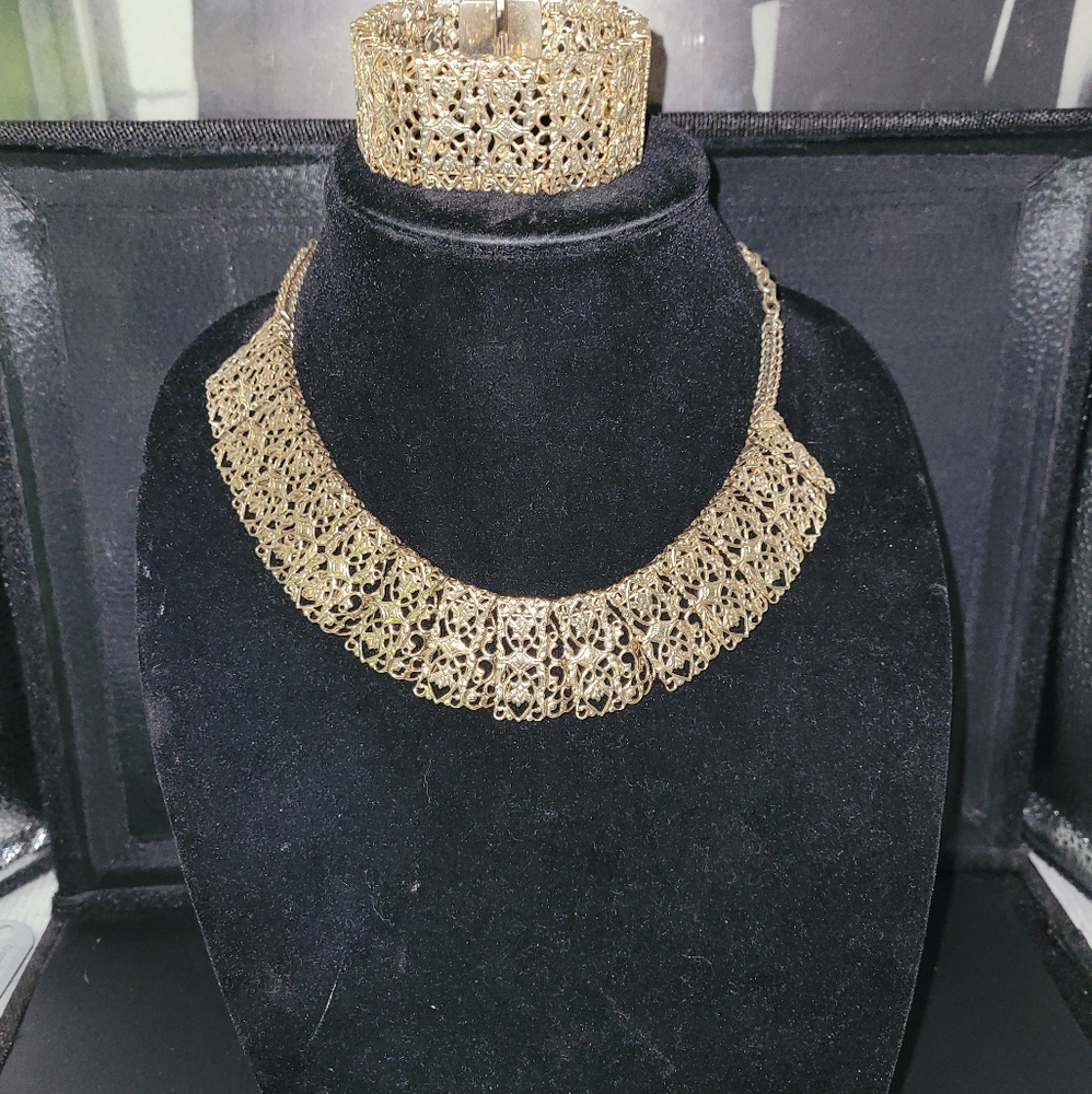 Sarah Coventry Chantilly Lace necklace/bracelet